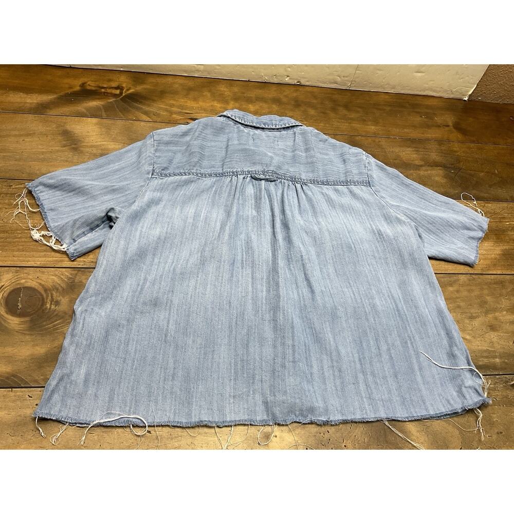 Pilcro Anthropologie Women's Size Medium Blue Denim Button Up Shirt Raw Hem - Picture 6 of 6